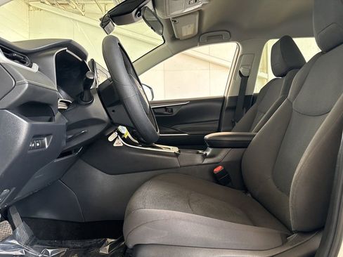 Used 2020 Toyota RAV4 LE FWD image 10