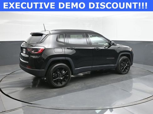 New 2025 Jeep Compass Latitude w/ Sun & Sound Group image 15