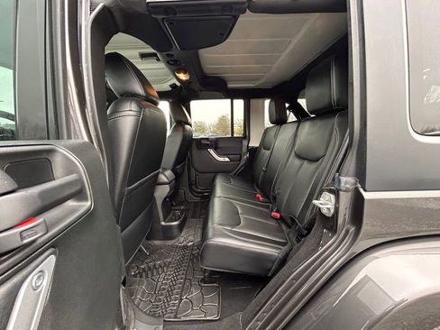 Used 2017 Jeep Wrangler Unlimited Sahara w/ Connectivity Group image 10