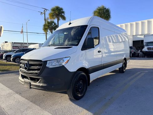 Used 2020 Mercedes-Benz Sprinter 2500 image 3