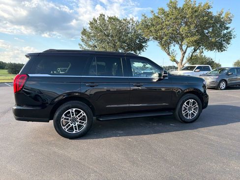 Used 2025 Ford Expedition Active RWD image 4