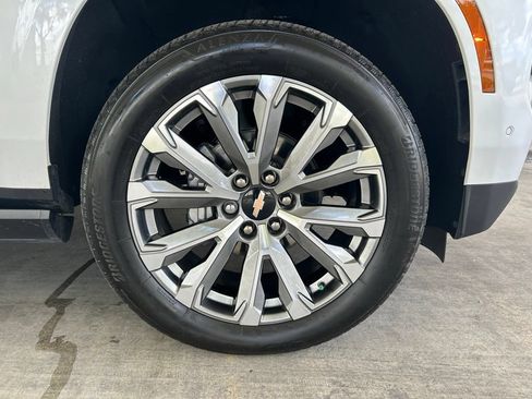 Used 2025 Chevrolet Tahoe High Country AWD/4WD image 23