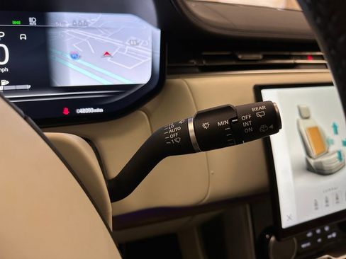 Used 2023 Land Rover Range Rover SE image 25