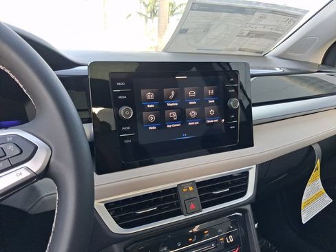 New 2026 Volkswagen Taos SE FWD image 9