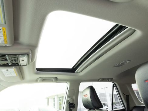 Certified 2024 Toyota 4Runner TRD Off-Road Premium w/ Moonroof Package AWD/4WD image 14