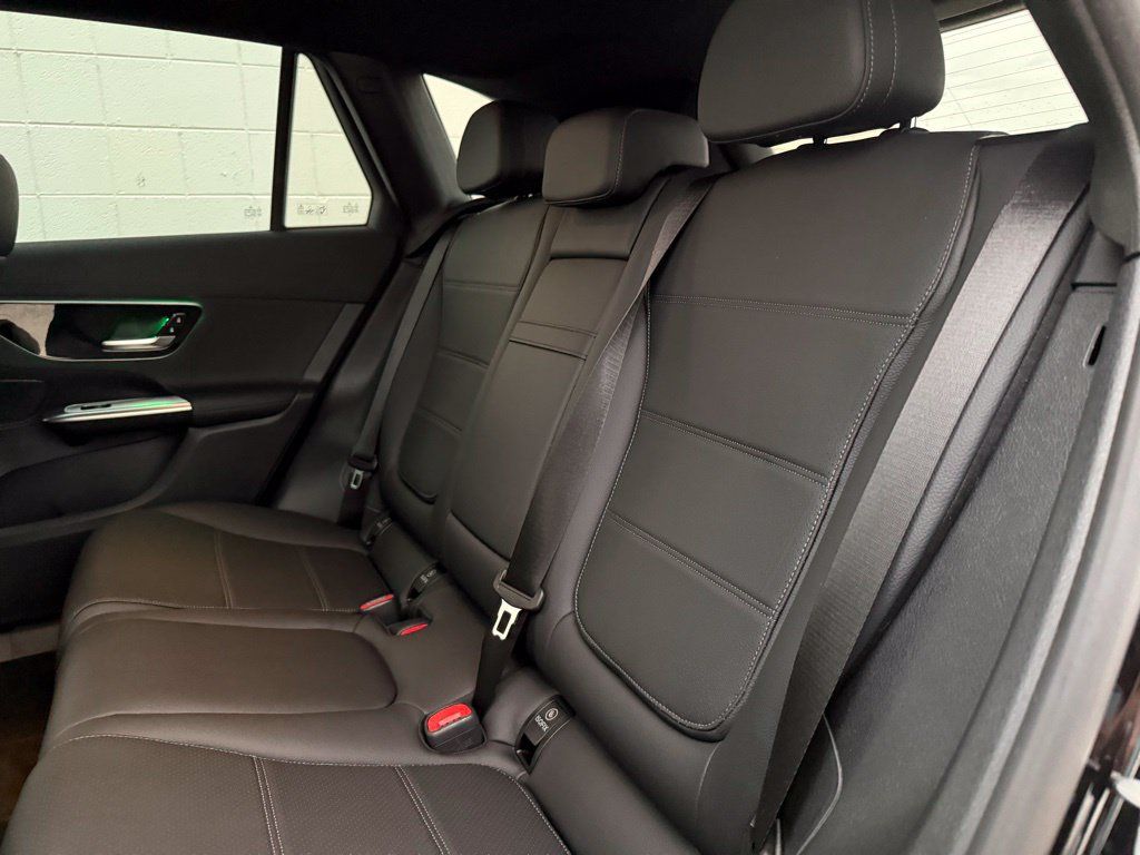 Used 2025 Mercedes-Benz GLC 300 4MATIC w/ Driver Assistance Package image 32