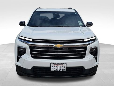 Used 2025 Chevrolet Traverse LT FWD image 8