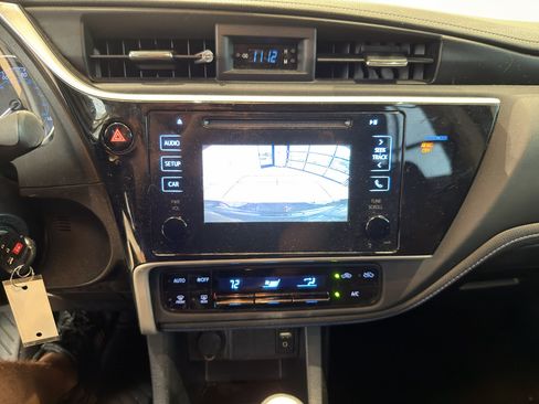 Used 2018 Toyota Corolla SE FWD image 11