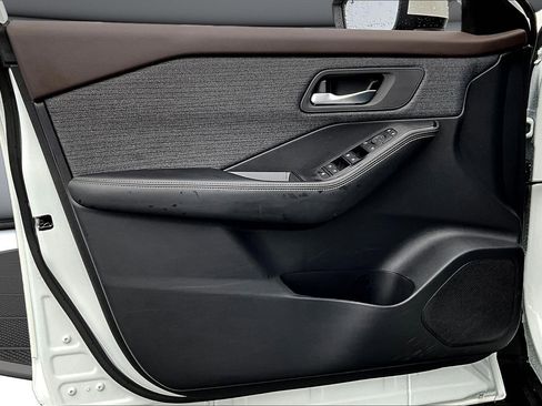 Used 2023 Nissan Rogue SV image 19