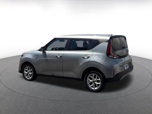 Used 2025 Kia Soul LX w/ LX Technology Package FWD image 10