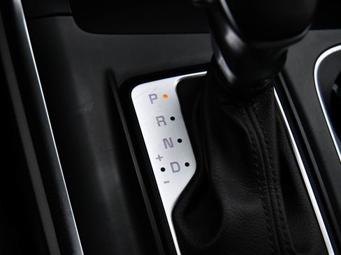 Used 2024 Kia Carnival LX image 25