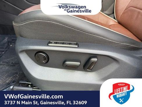 Certified 2024 Volkswagen Tiguan SEL R-Line AWD/4WD image 19