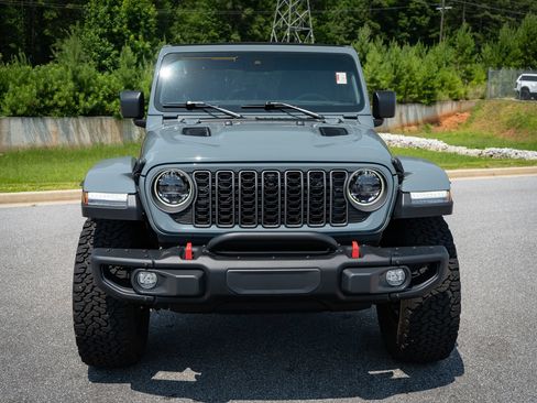 Used 2025 Jeep Wrangler Unlimited Rubicon AWD/4WD image 2