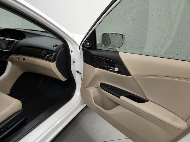 Used 2017 Honda Accord EX-L image 26
