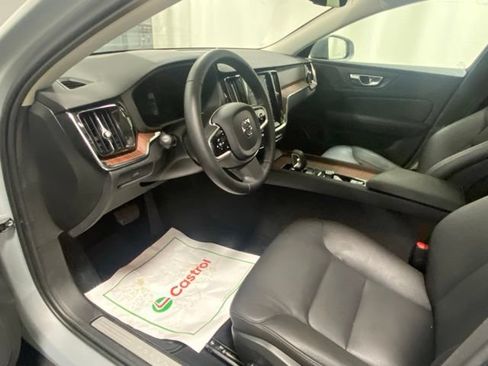 Used 2025 Volvo V60 B5 Cross Country Plus AWD/4WD image 9