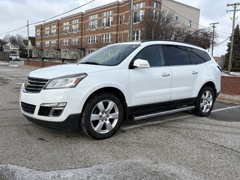 Used 2017 Chevrolet Traverse LT w/ Style and Technology Package image 16