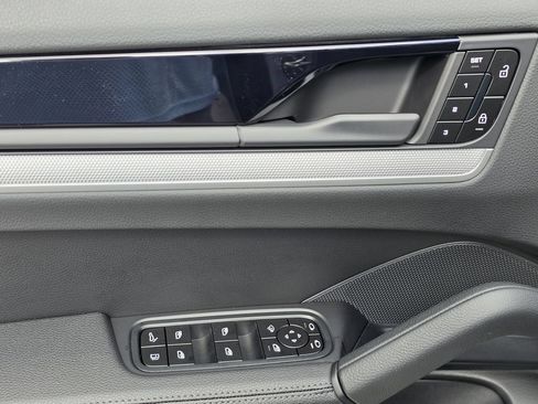 Certified 2026 Porsche Cayenne E-Hybrid AWD/4WD image 14