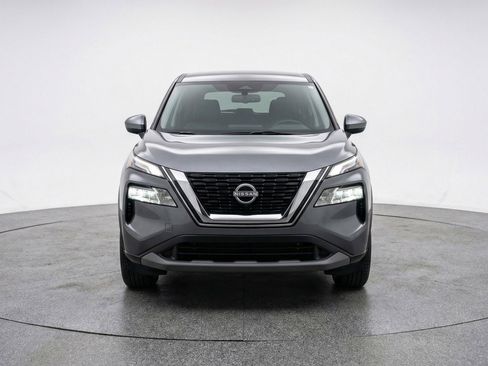 Used 2025 Nissan Rogue SV image 2