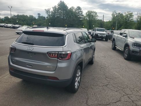 Used 2022 Jeep Compass Latitude AWD/4WD image 7