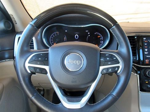 Used 2020 Jeep Grand Cherokee Overland w/ Interior Metal Package AWD/4WD image 19