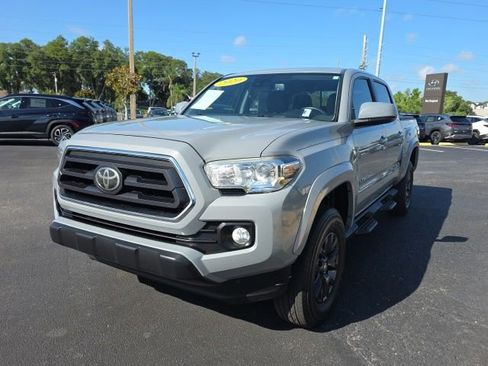 Used 2020 Toyota Tacoma SR5 RWD image 2
