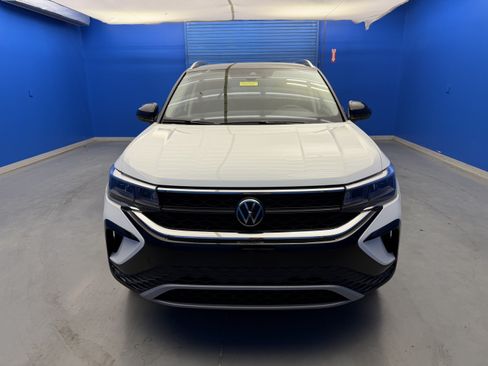 Certified 2024 Volkswagen Taos SE AWD/4WD image 3