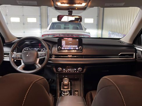 Used 2022 Mitsubishi Outlander ES image 17