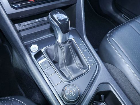 Used 2023 Volkswagen Tiguan SE R-Line image 31