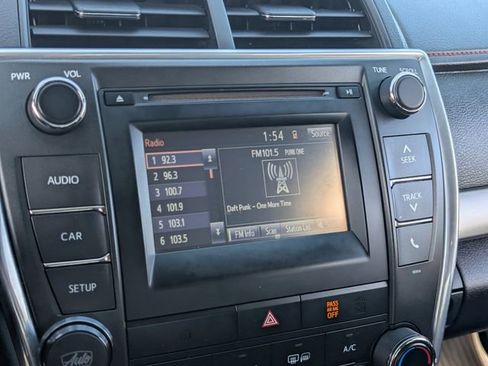 Used 2017 Toyota Camry SE image 26