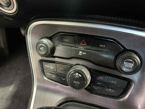 Used 2016 Dodge Challenger SXT image 21