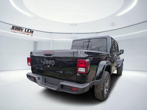 New 2025 Jeep Gladiator Sport image 3