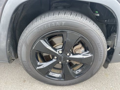 Used 2020 Jeep Cherokee Latitude Plus image 35