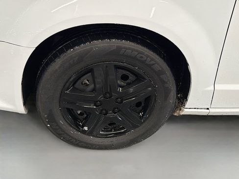 Used 2019 Dodge Grand Caravan SE image 28