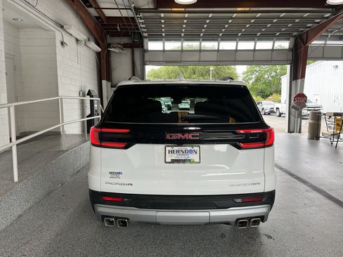 Used 2026 GMC Acadia Elevation w/ Elevation Premium Package FWD image 7