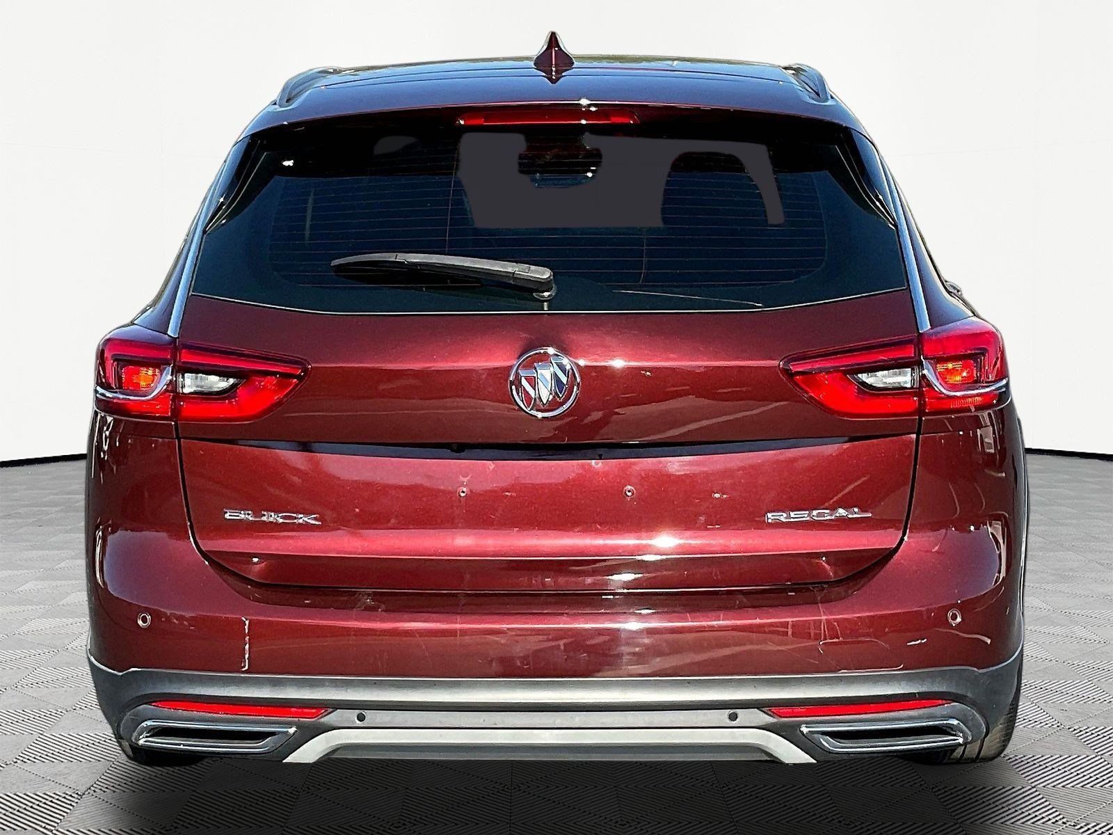 Used 2018 Buick Regal Preferred w/ Sights and Sounds Package AWD/4WD image 5
