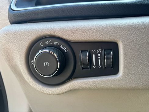 Used 2022 Chrysler Pacifica Touring-L FWD image 18