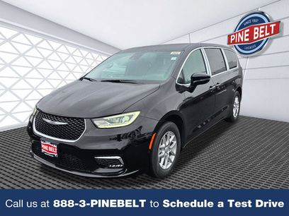 New 2026 Chrysler Pacifica Select
