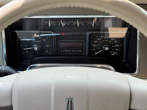 Used 2011 Lincoln Navigator 2WD w/ Monochrome Appearance Pkg image 11