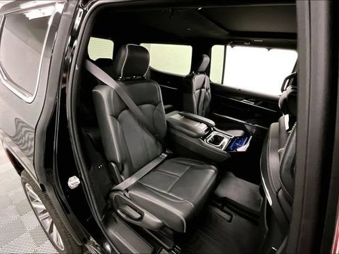 Used 2023 Jeep Grand Wagoneer Series II AWD/4WD image 25