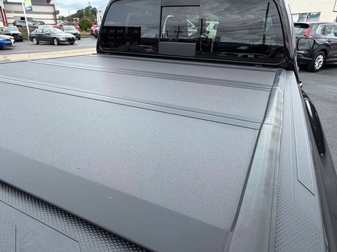 Used 2023 Nissan Frontier PRO-4X AWD/4WD image 23