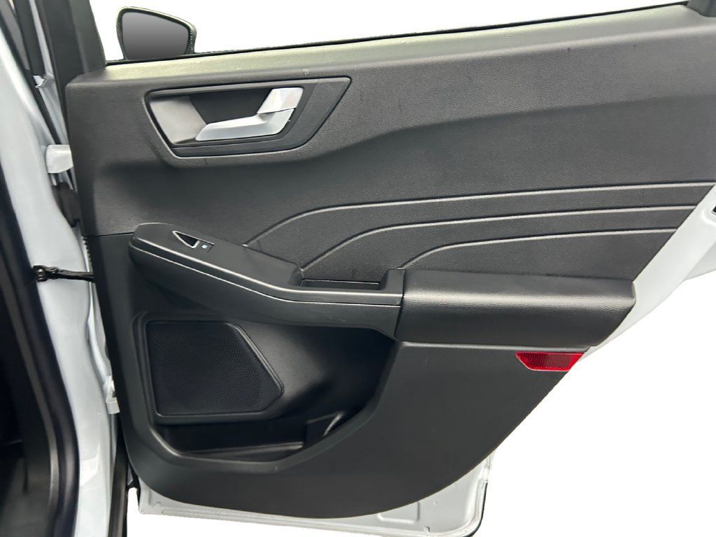 Used 2025 Ford Escape ST-Line w/ Tech Pack #1 FWD image 16
