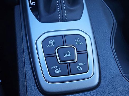 New 2026 Nissan Frontier SV w/ All-Weather Content Package AWD/4WD image 8