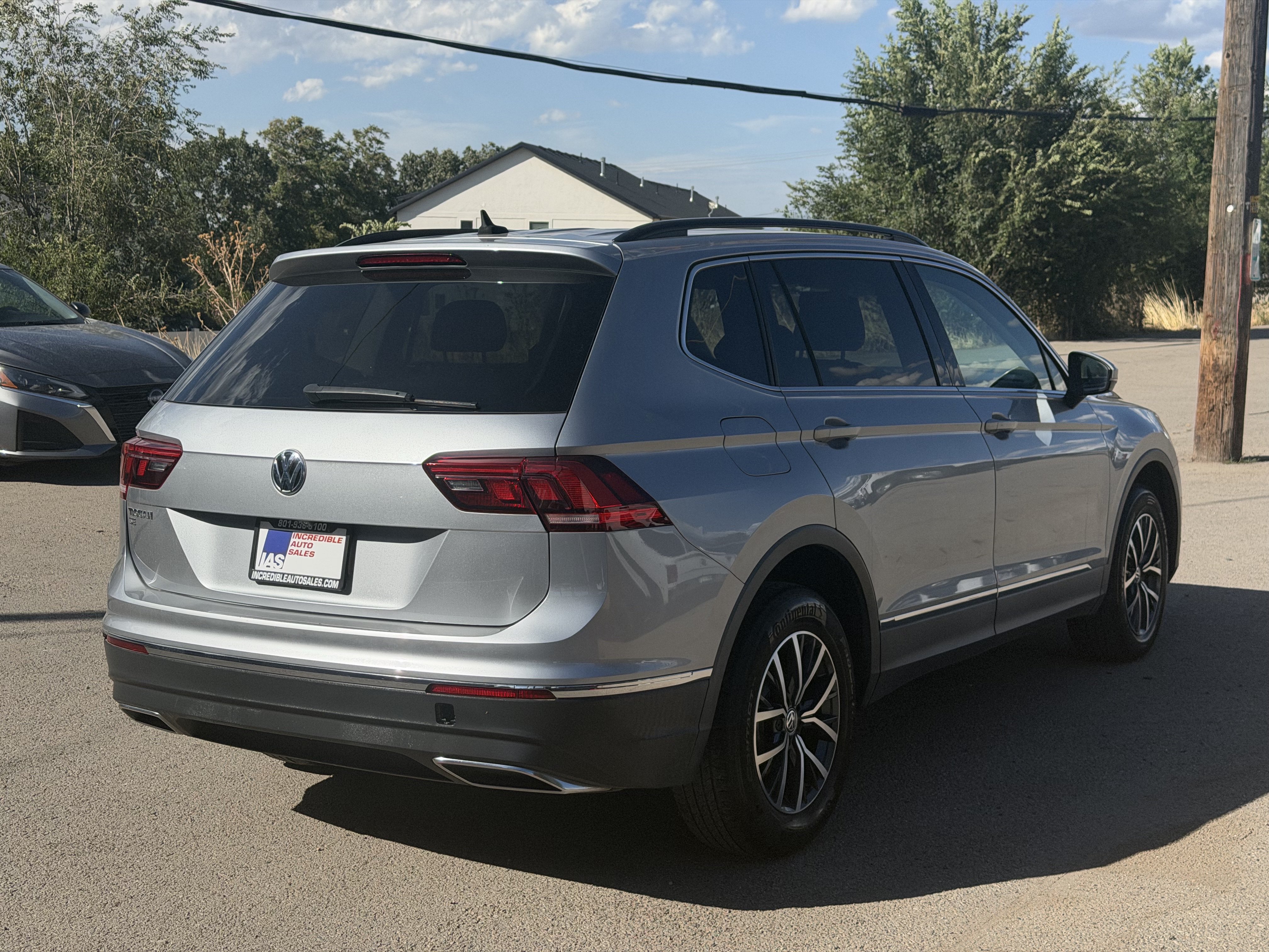 Used 2020 Volkswagen Tiguan SE w/ Panoramic Sunroof Package FWD image 6