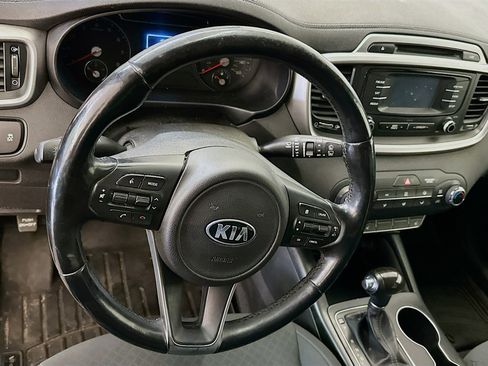 Used 2016 Kia Sorento LX w/ LX Convenience Package image 18