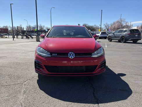 Used 2018 Volkswagen Golf 4-Door image 2
