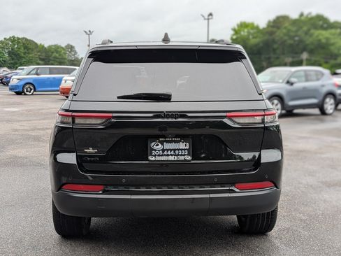 Used 2024 Jeep Grand Cherokee Altitude AWD/4WD image 8