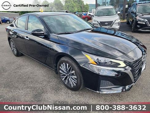 Certified 2023 Nissan Altima 2.5 SV w/ SV Premium Package FWD image 2