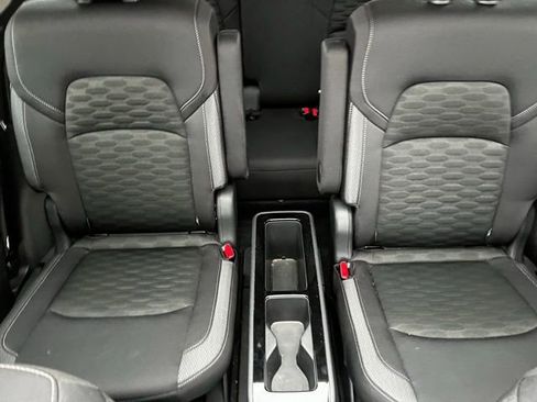 Used 2025 Nissan Pathfinder SV w/ SV Premium Package image 11