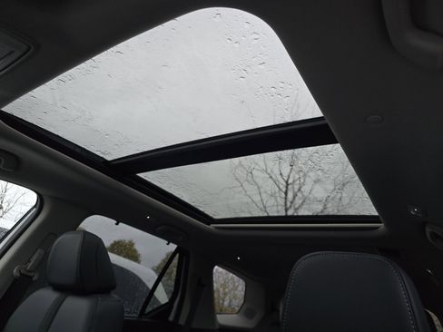 New 2025 Honda Pilot Touring image 3