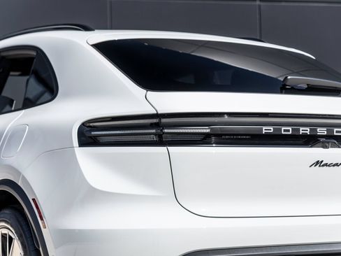 Certified 2025 Porsche Macan Electric RWD image 14
